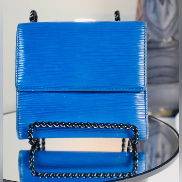 “HOST PICK” Louis Vuitton Epi Porte Monnaie Billets Cartes Credit Wallet - Picture 9 of 12